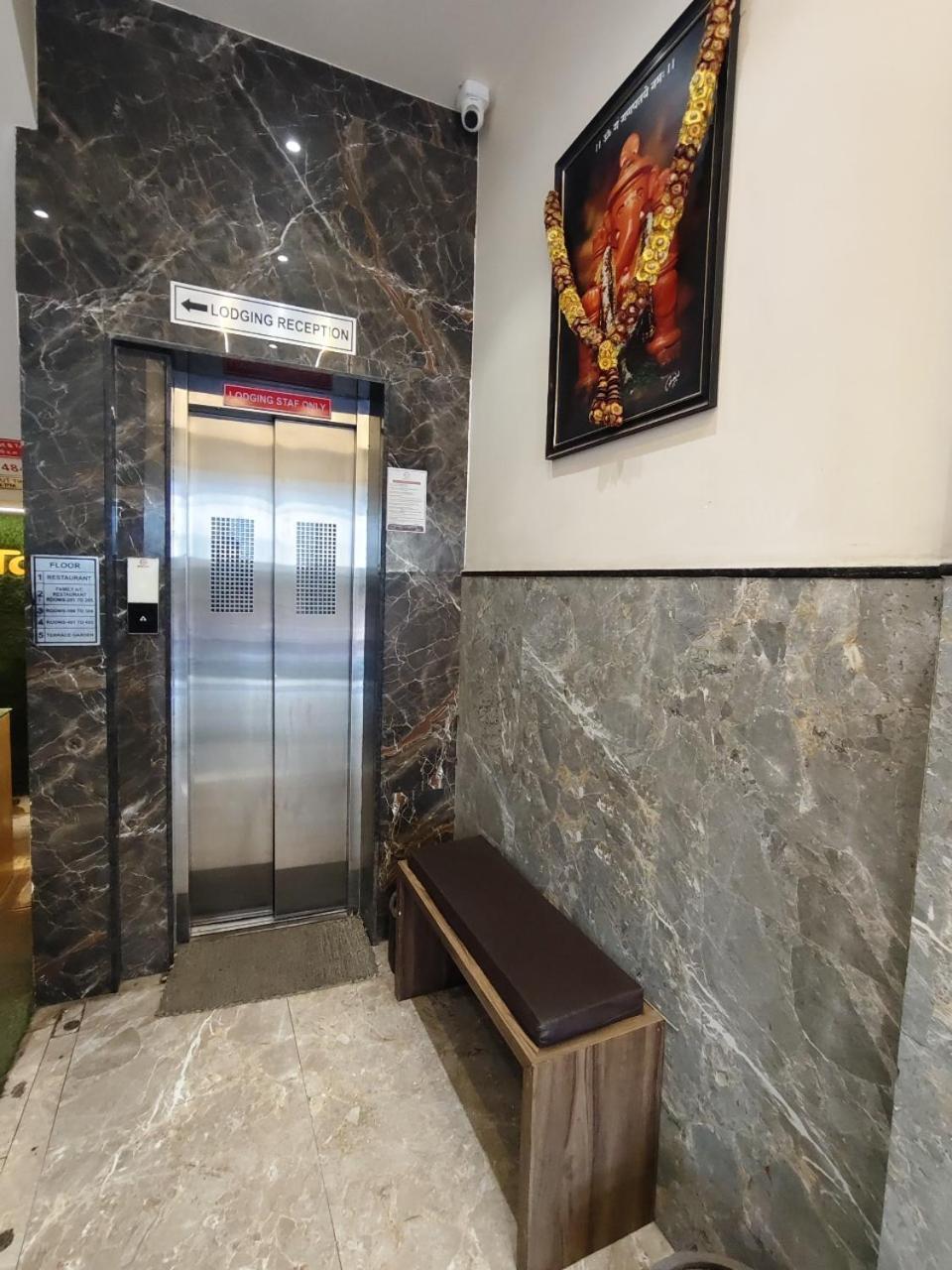 Hotel Pragati Inn Ahmednagar Exteriér fotografie
