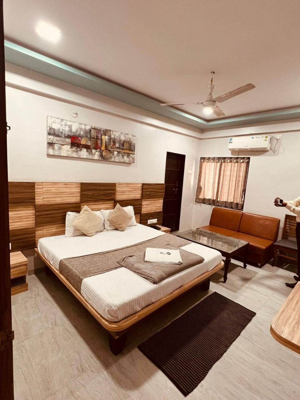 Hotel Pragati Inn Ahmednagar Exteriér fotografie