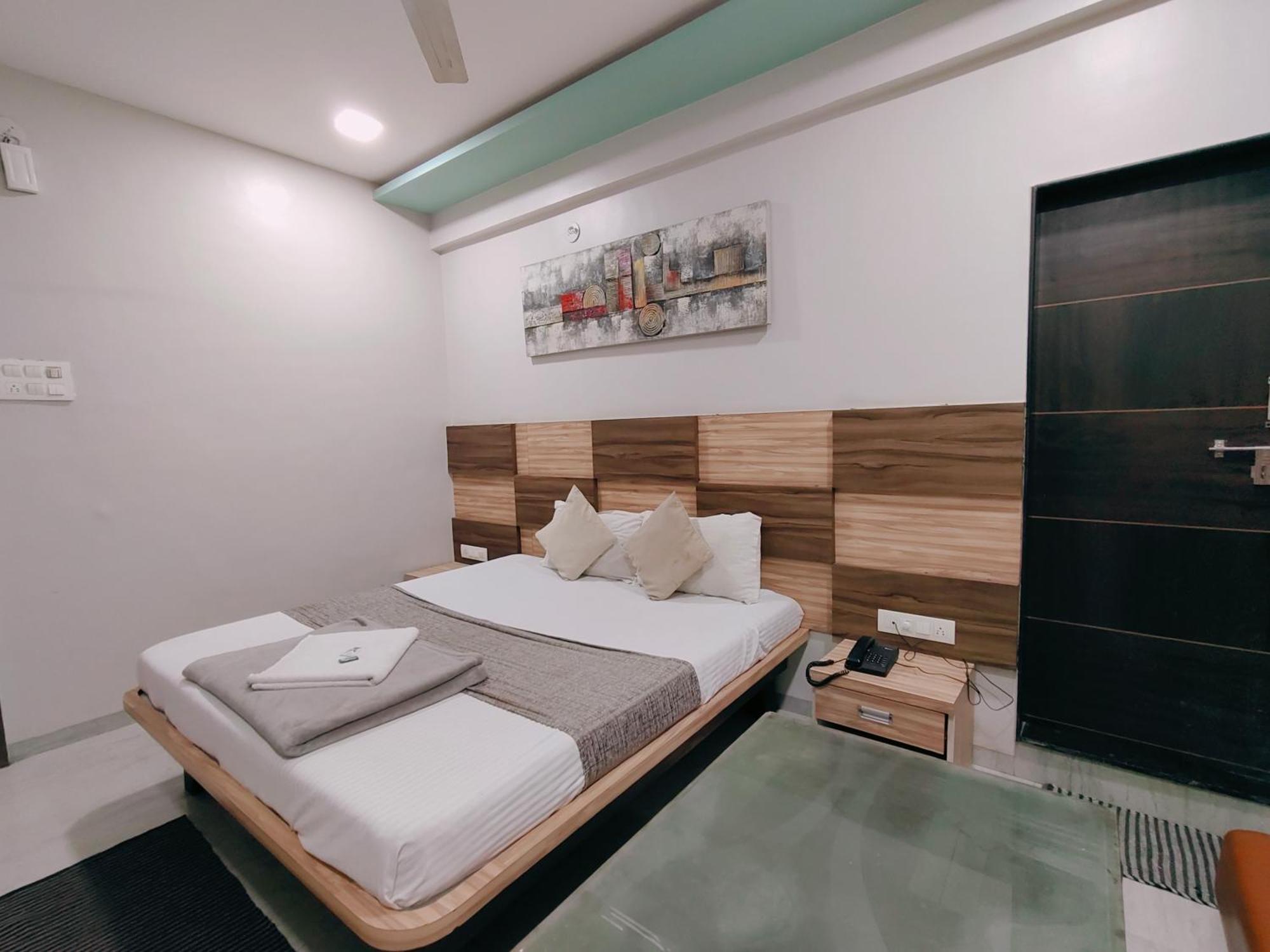 Hotel Pragati Inn Ahmednagar Exteriér fotografie