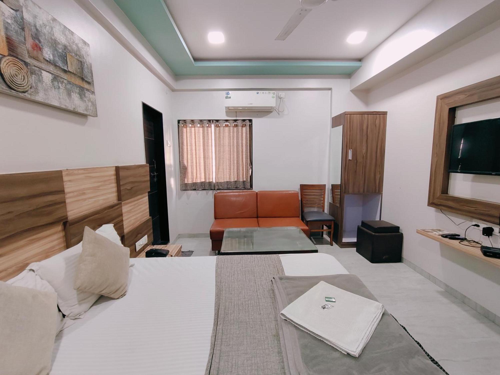 Hotel Pragati Inn Ahmednagar Exteriér fotografie